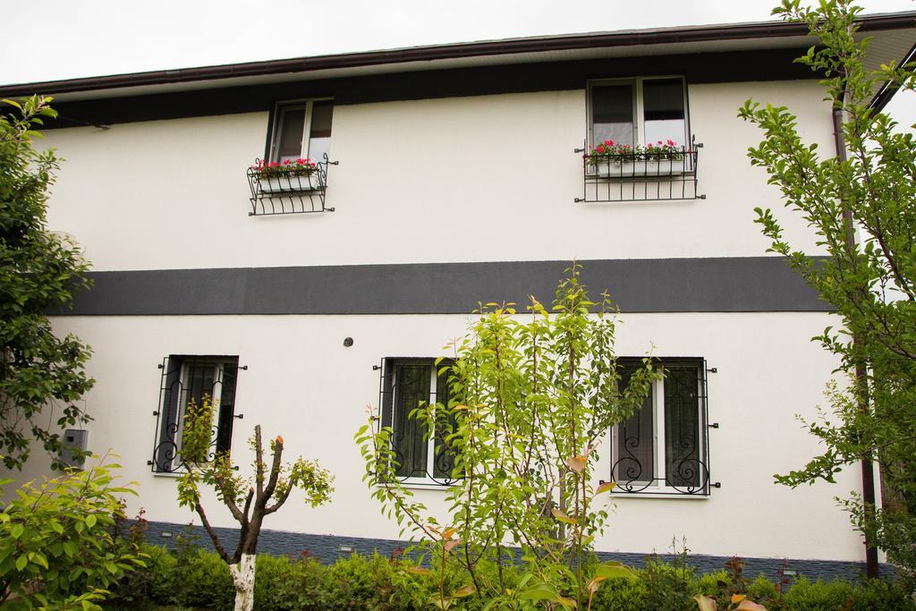 Yuzhniy Dvorik Aparthotel Odesa Exterior photo