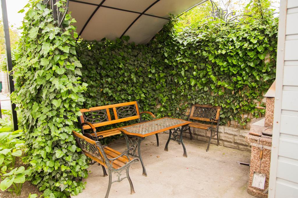 Yuzhniy Dvorik Aparthotel Odesa Exterior photo