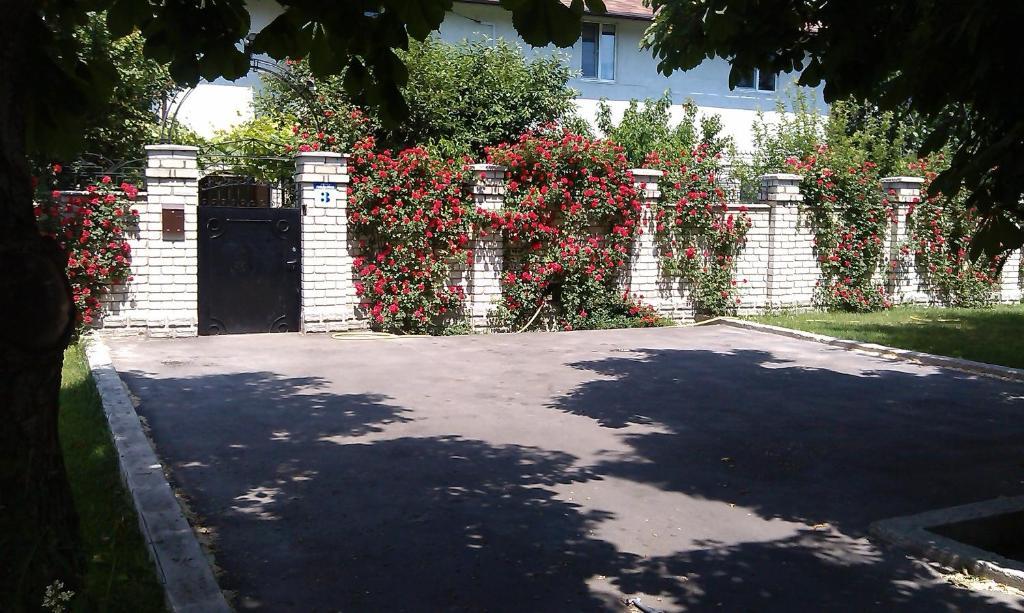 Yuzhniy Dvorik Aparthotel Odesa Exterior photo